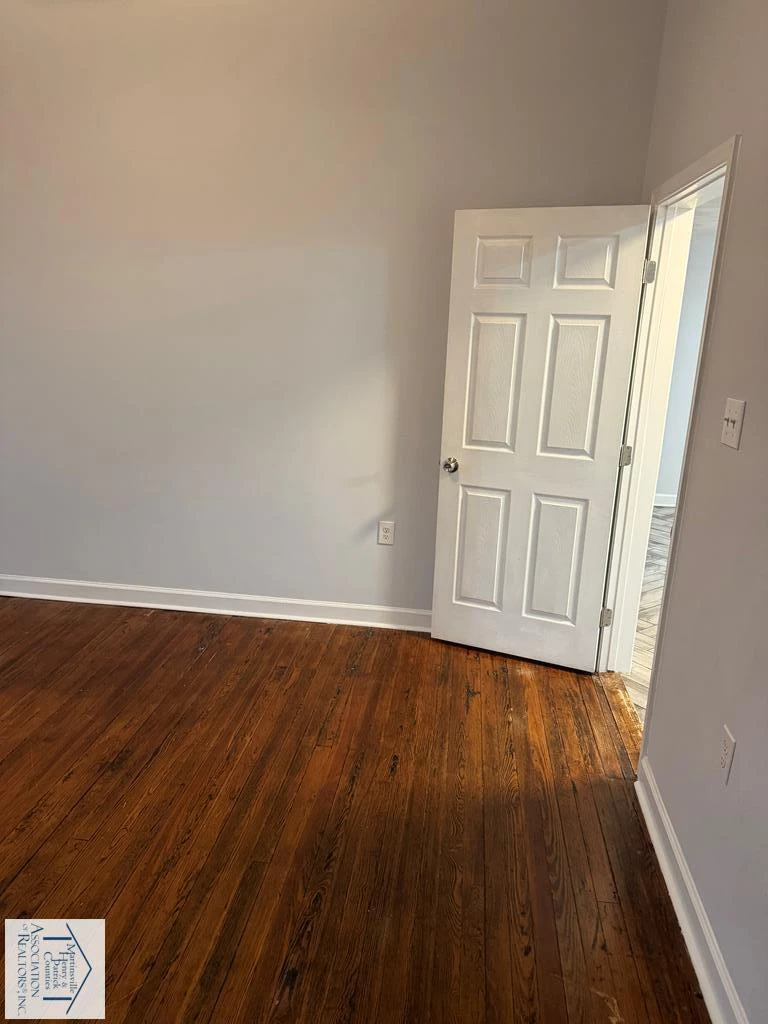1827 Roanoke AVE SW - Photo 2
