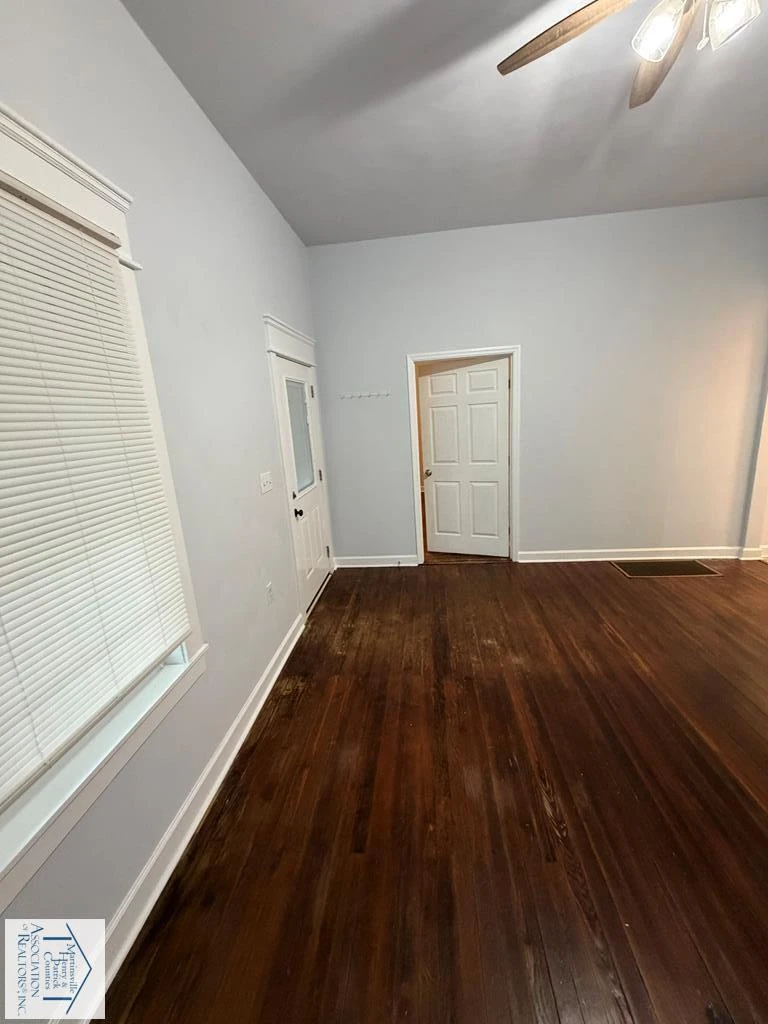 1827 Roanoke AVE SW - Photo 3