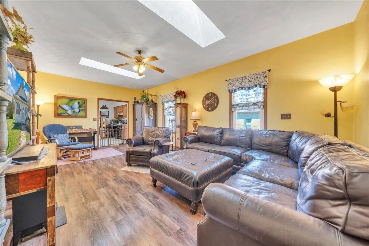 841 Bedford RD - Photo 5