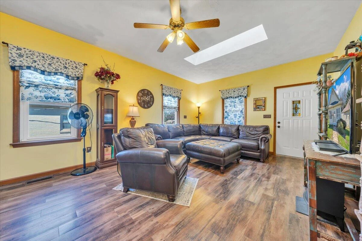 841 Bedford RD - Photo 7