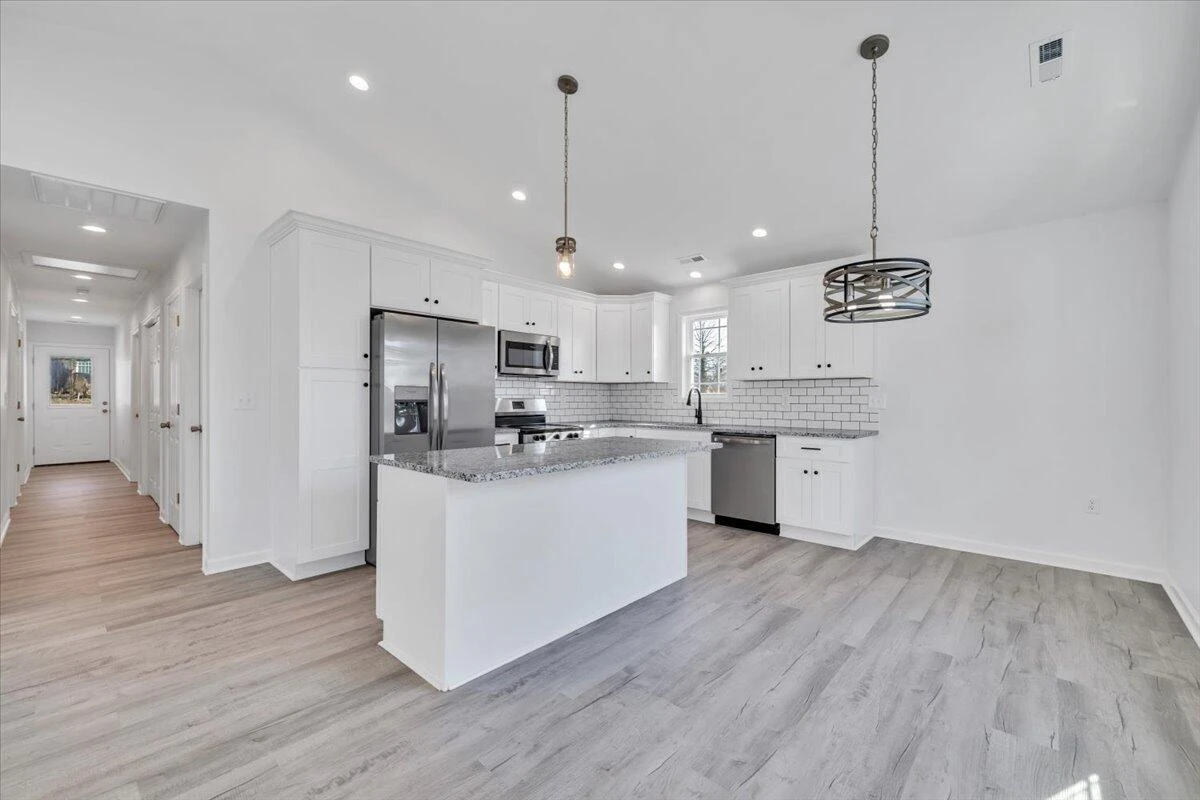 1018 Morehead AVE SE - Photo 10