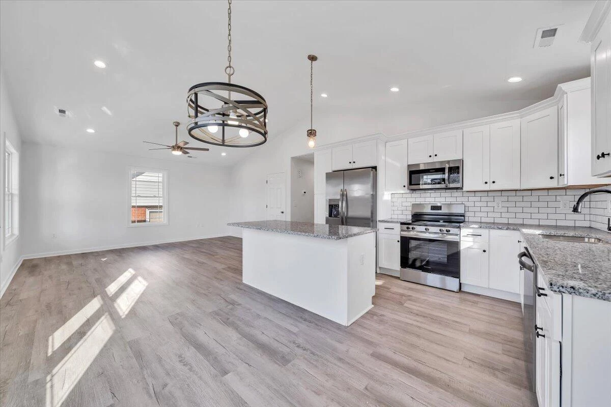 1018 Morehead AVE SE - Photo 12