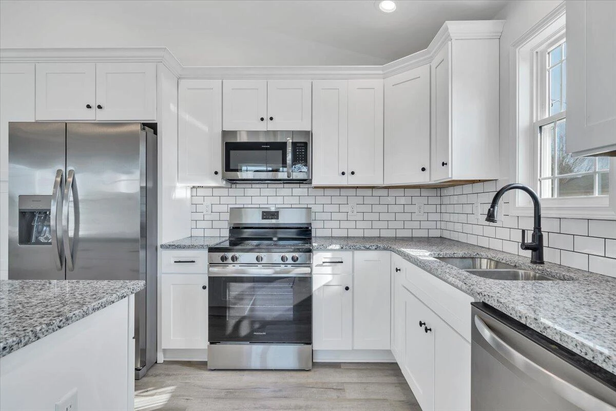 1018 Morehead AVE SE - Photo 13