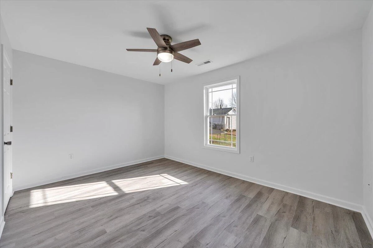 1018 Morehead AVE SE - Photo 15