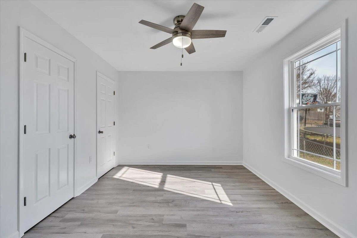 1018 Morehead AVE SE - Photo 16