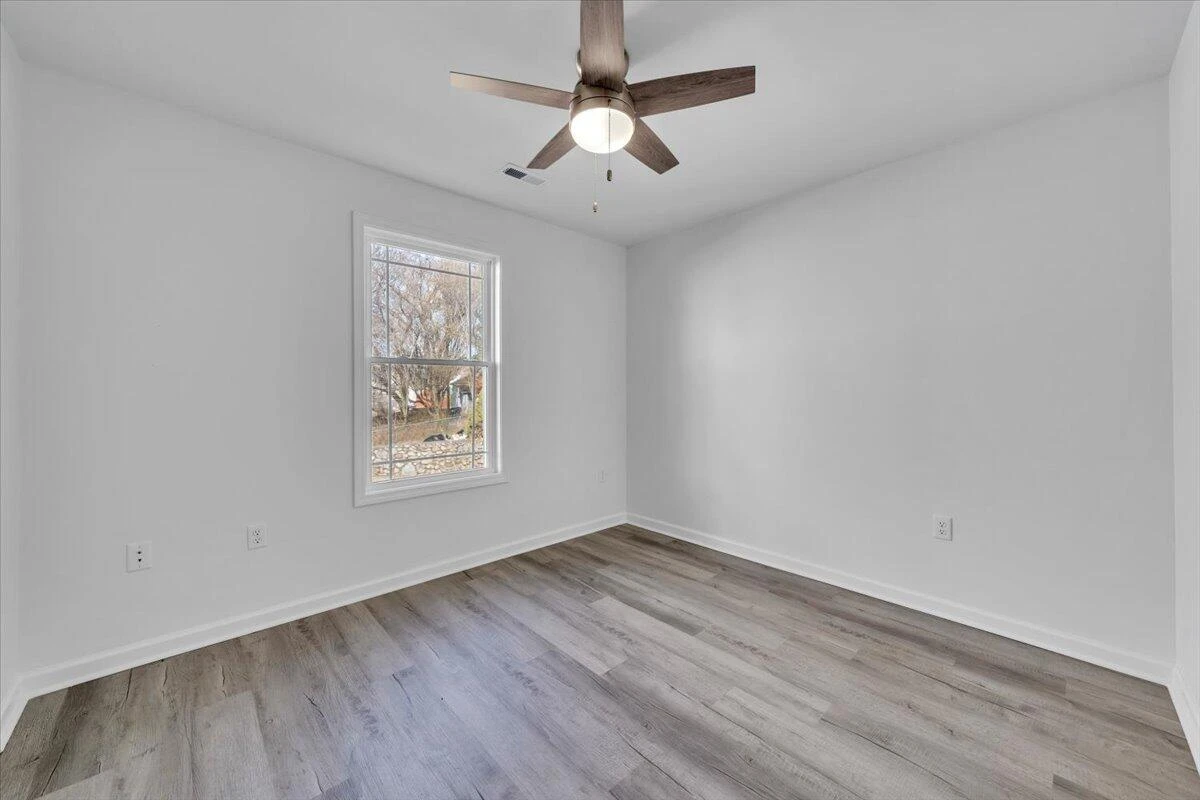 1018 Morehead AVE SE - Photo 23