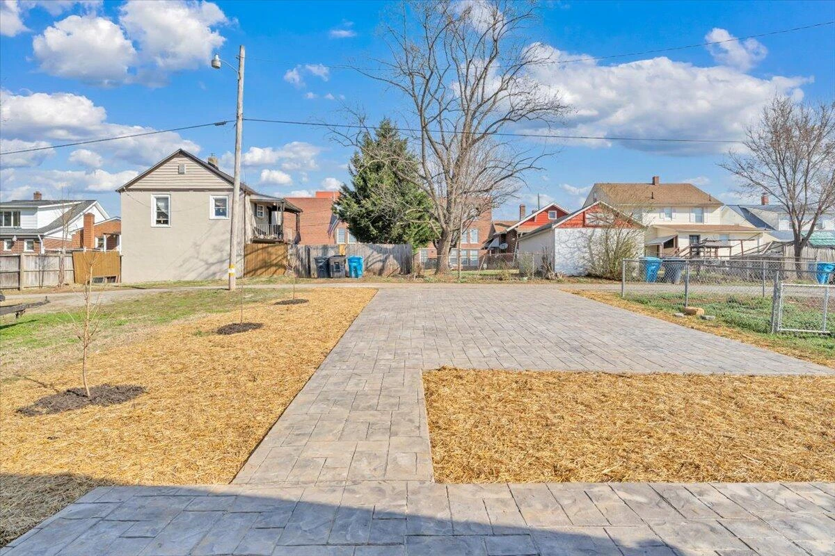 1018 Morehead AVE SE - Photo 26