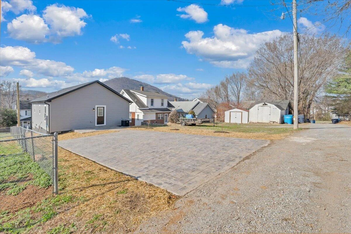 1018 Morehead AVE SE - Photo 27