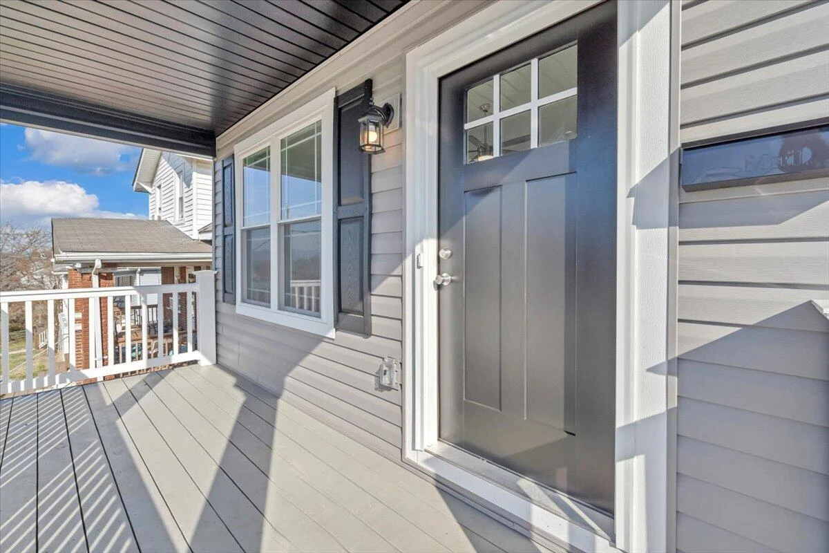 1018 Morehead AVE SE - Photo 3
