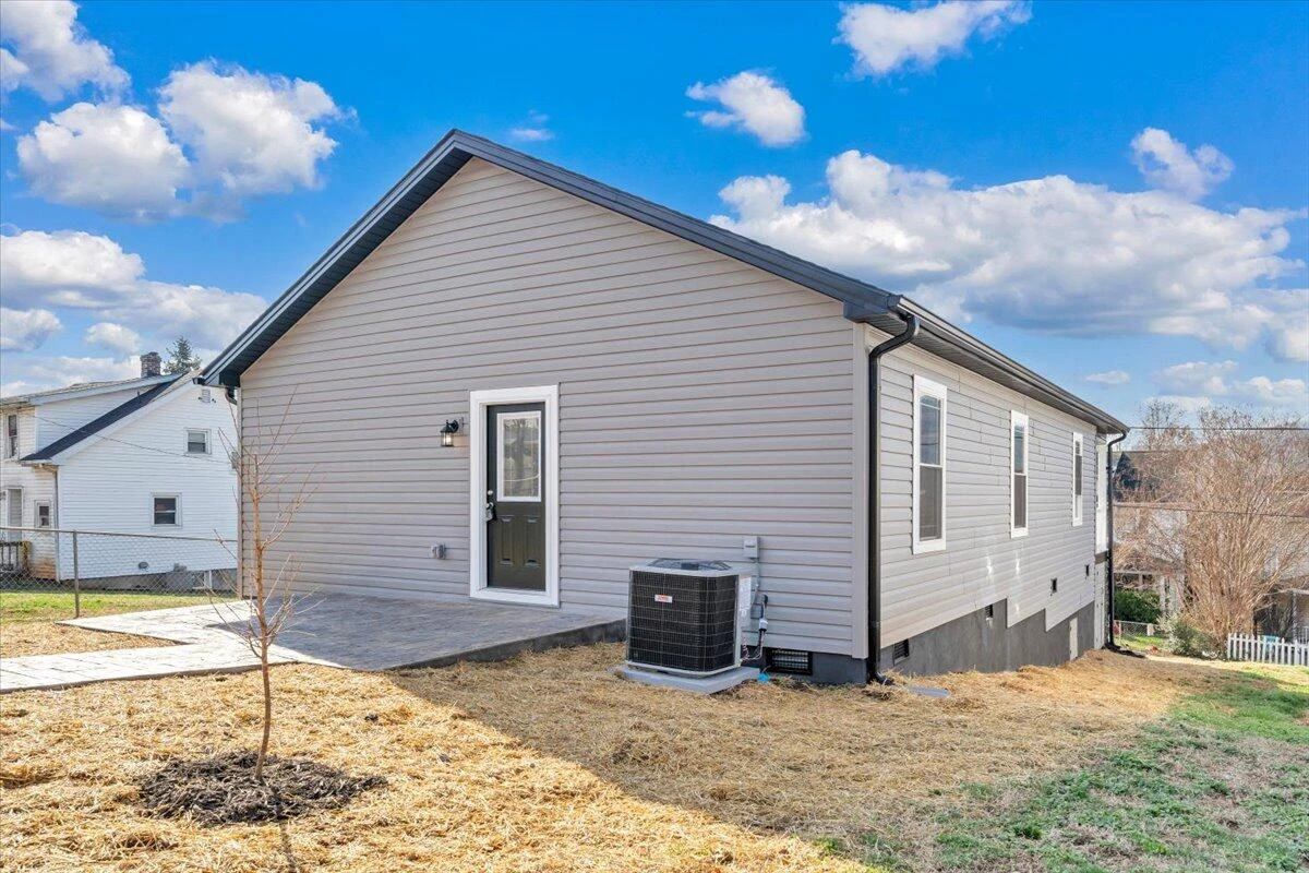1018 Morehead AVE SE - Photo 30