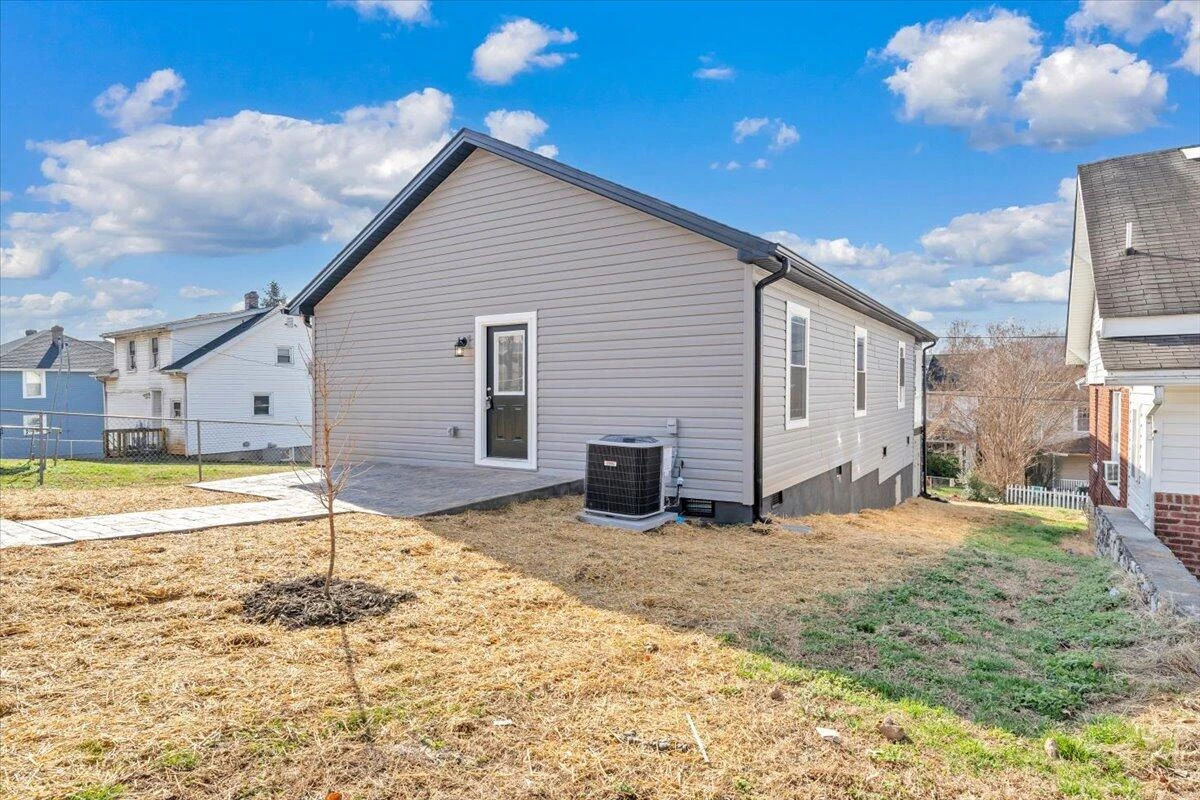 1018 Morehead AVE SE - Photo 31