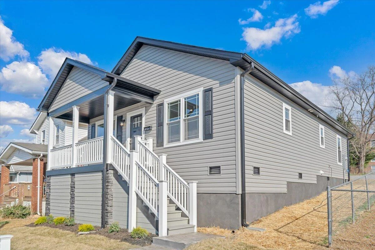 1018 Morehead AVE SE - Photo 33