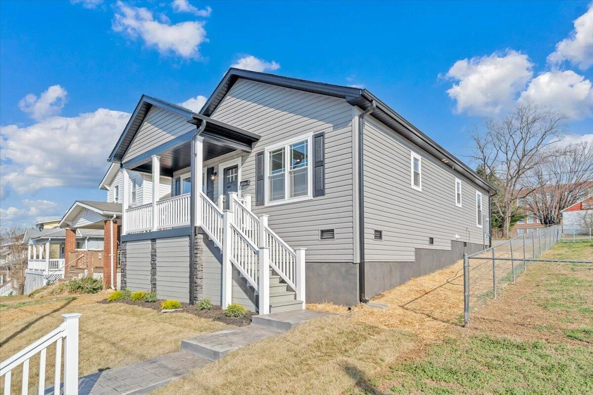 1018 Morehead AVE SE - Photo 34