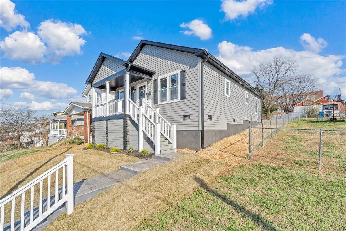 1018 Morehead AVE SE - Photo 35