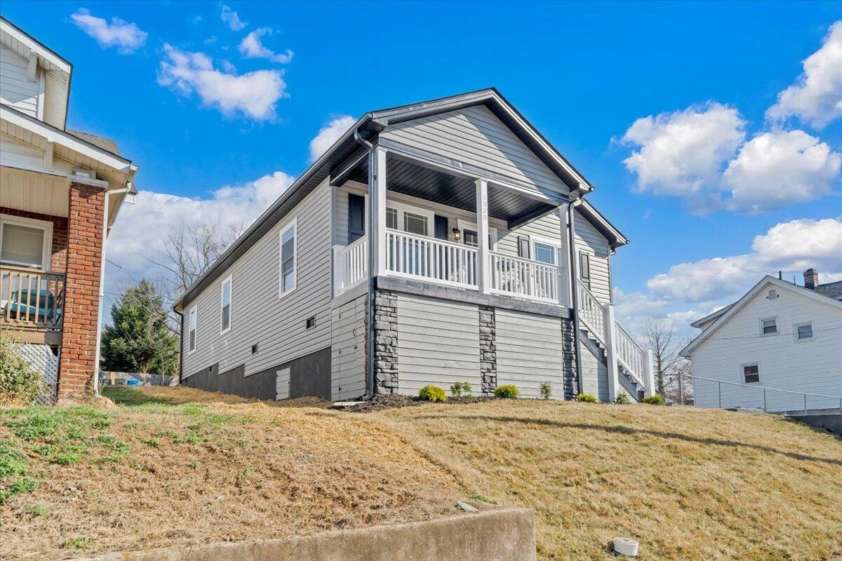 1018 Morehead AVE SE - Photo 38