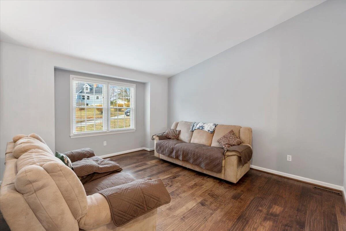 335 Fort Lewis BLVD - Photo 8