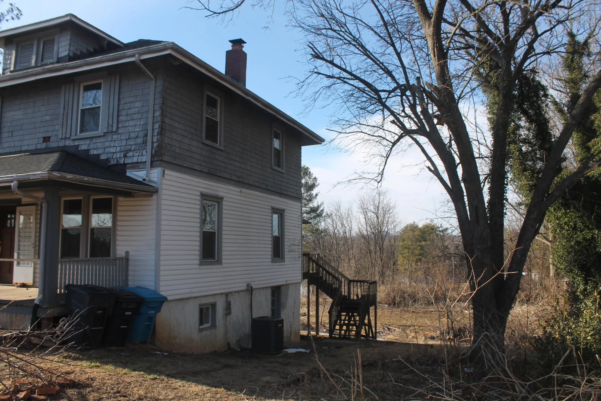 2210 Eastgate AVE NE - Photo 2