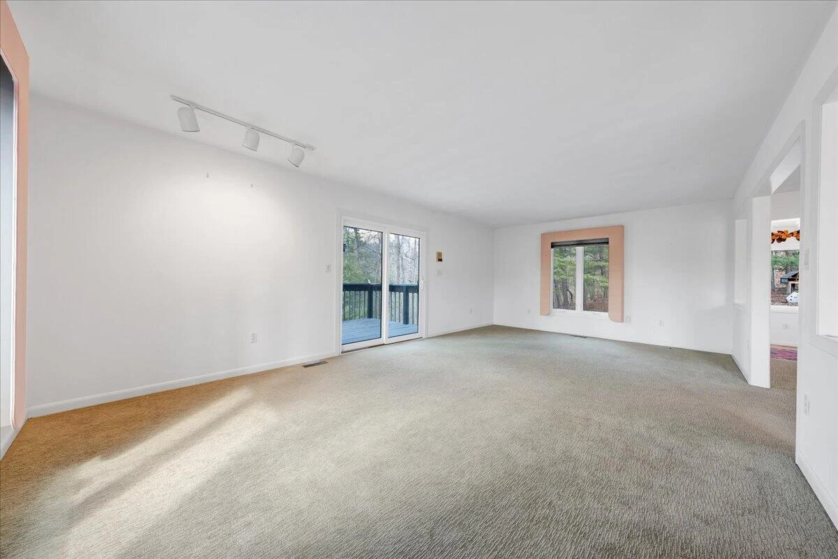 6878 Mount Chestnut RD - Photo 16