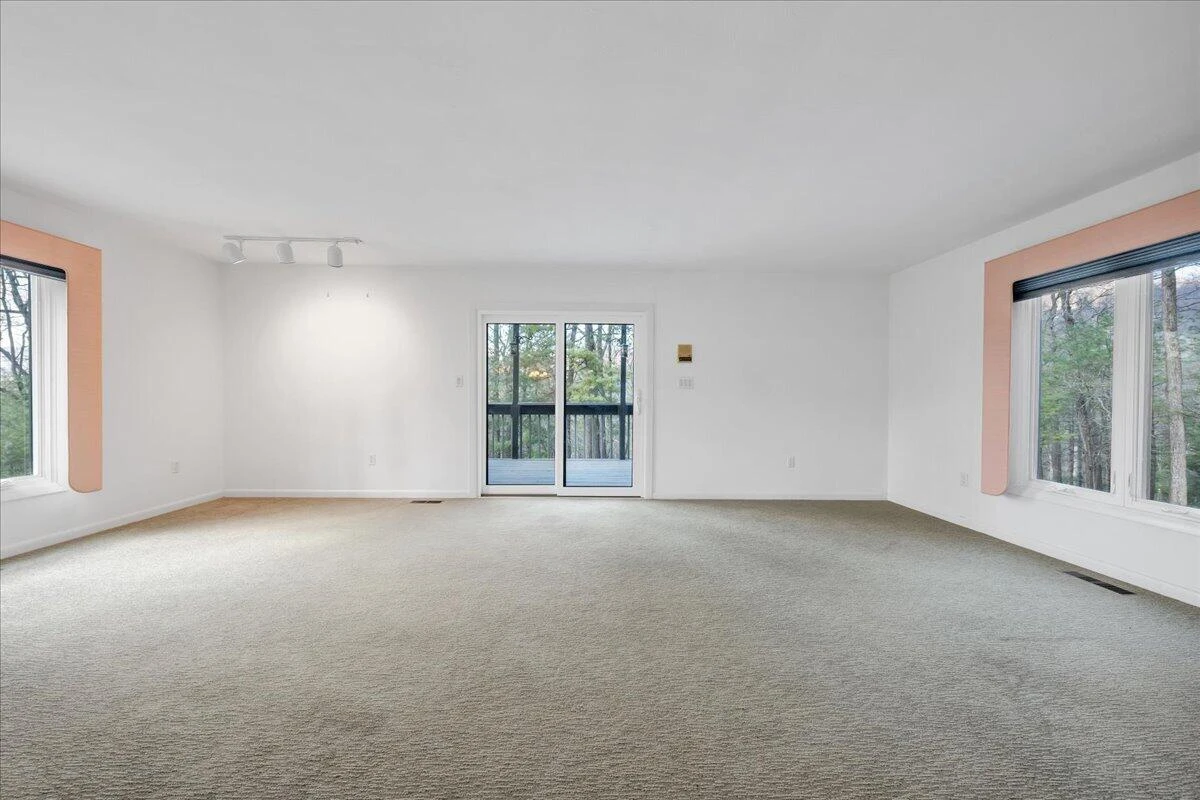 6878 Mount Chestnut RD - Photo 18