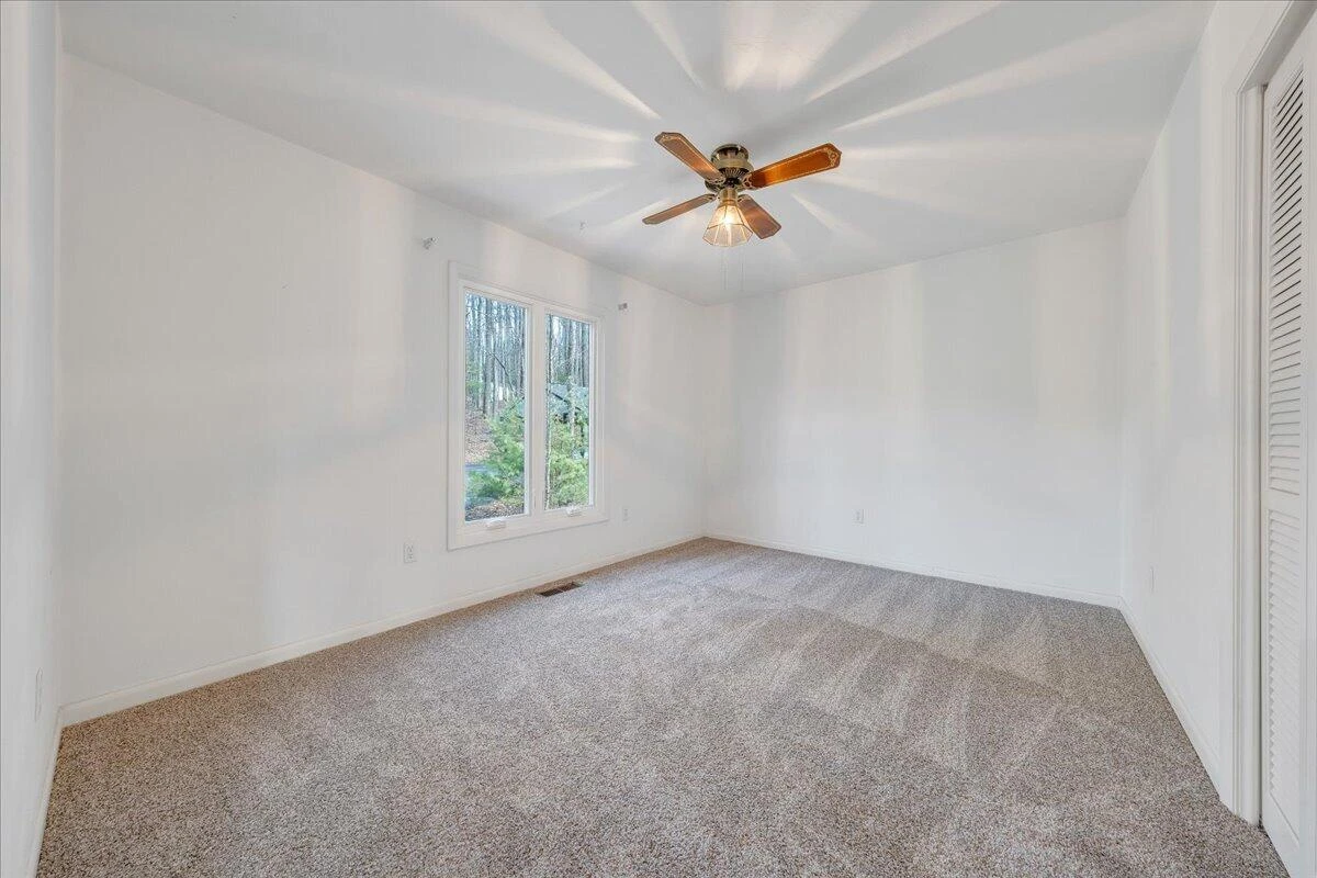 6878 Mount Chestnut RD - Photo 33