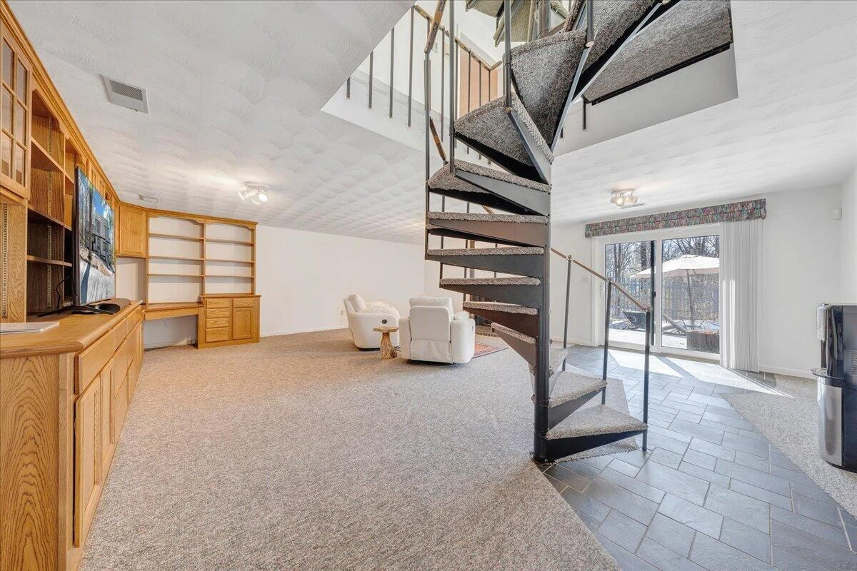 6878 Mount Chestnut RD - Photo 40