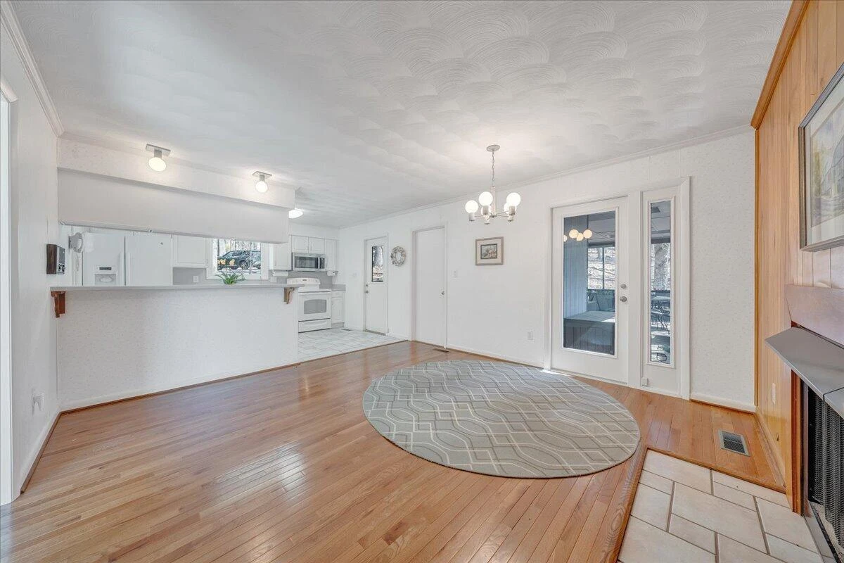 6878 Mount Chestnut RD - Photo 10