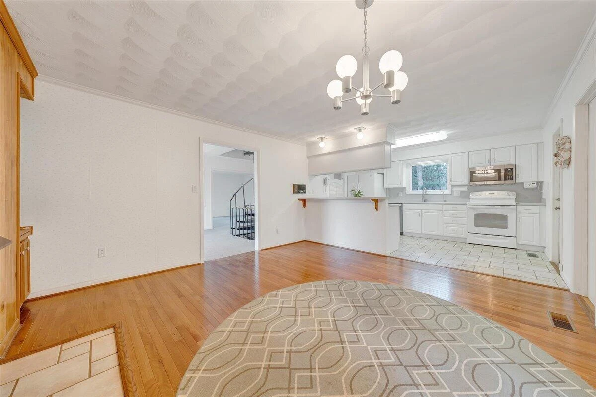 6878 Mount Chestnut RD - Photo 11