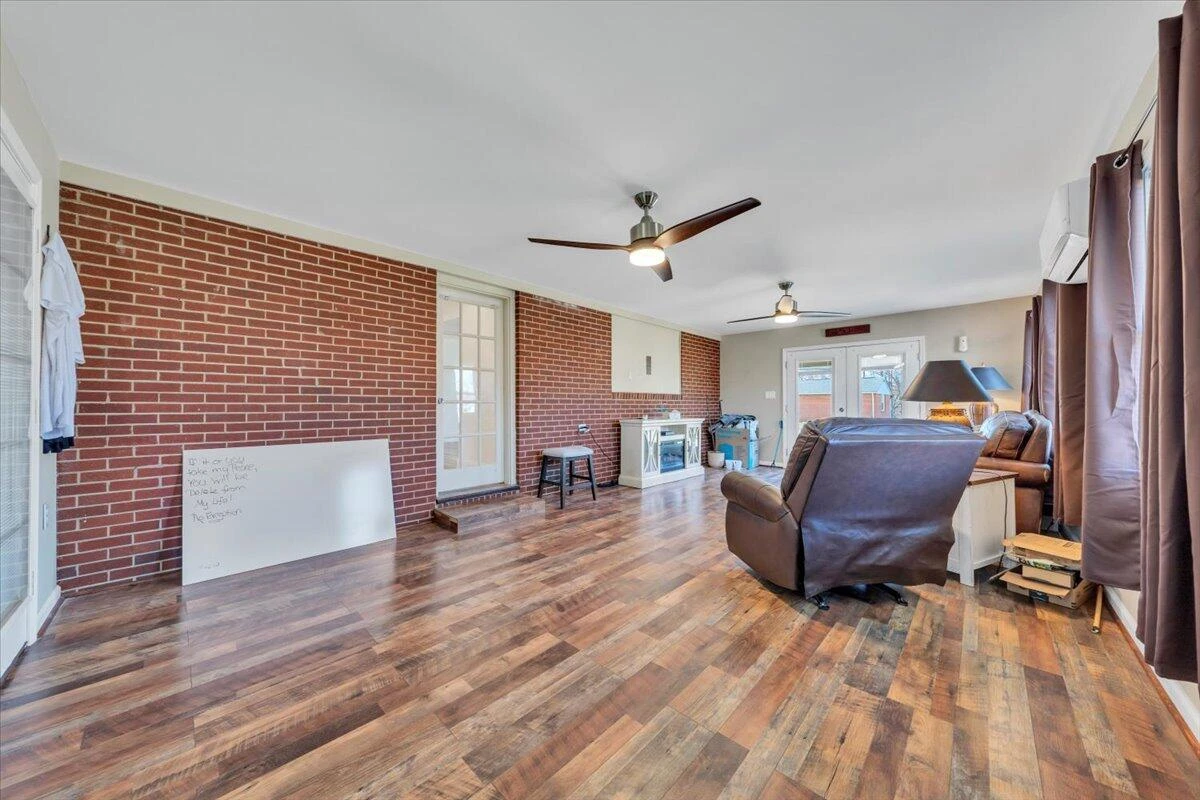 920 Ainsley ST - Photo 22