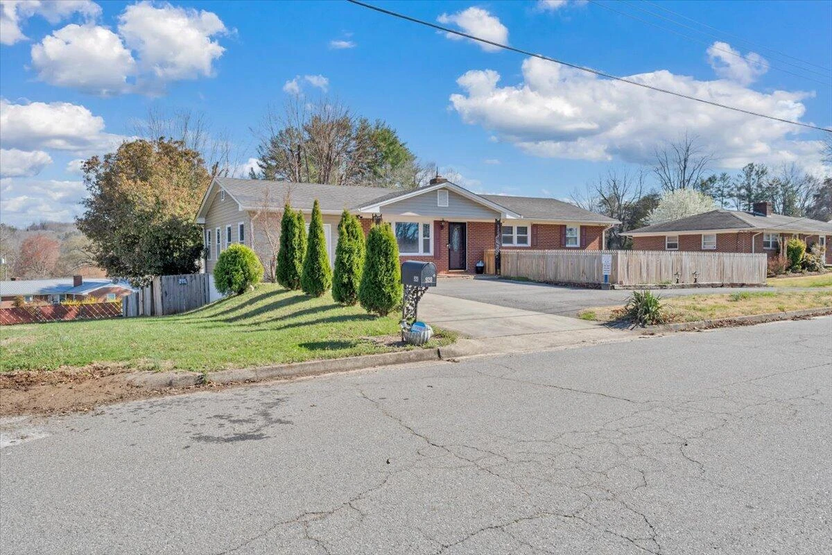 920 Ainsley ST - Photo 3