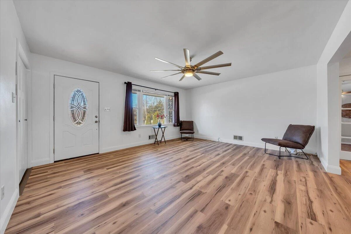 920 Ainsley ST - Photo 7