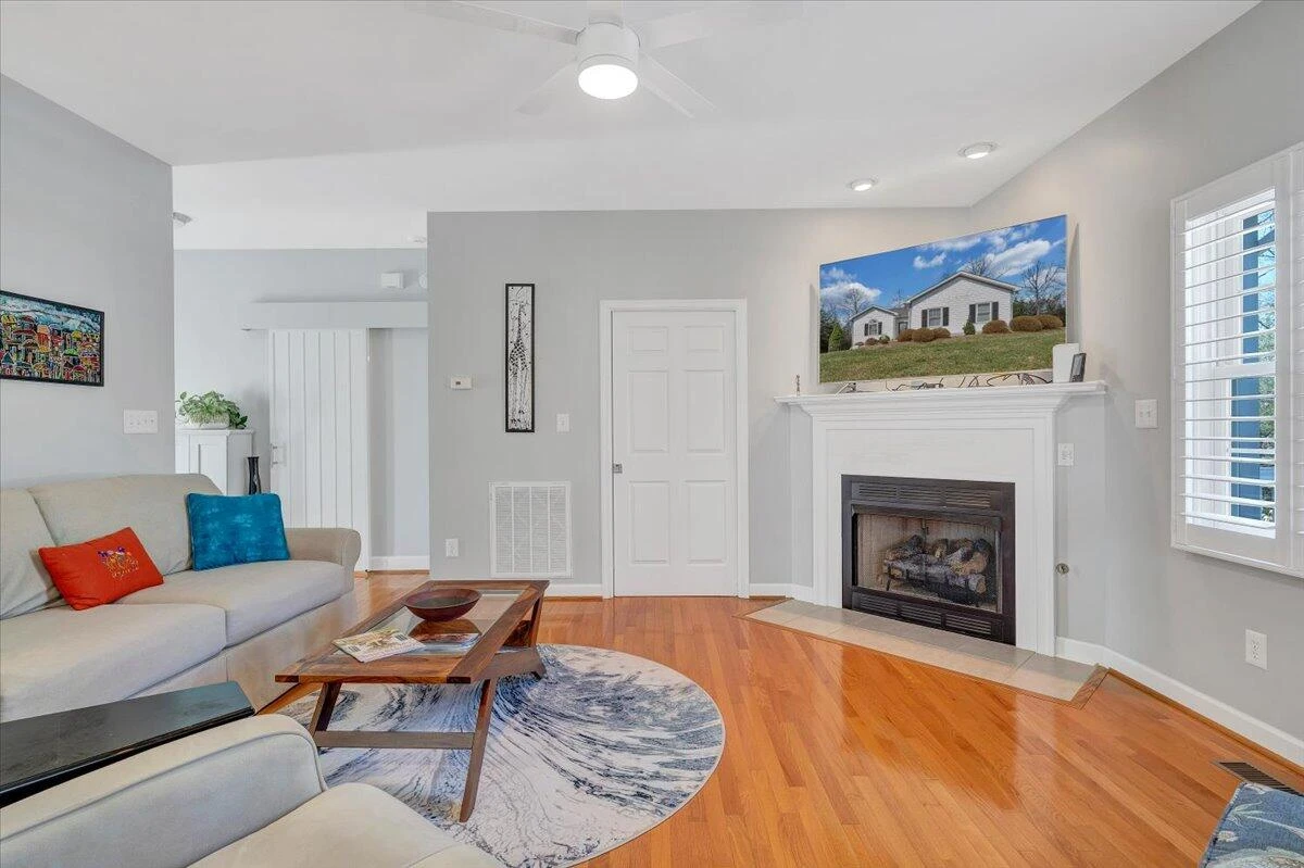 1034 Joffrey DR - Photo 9