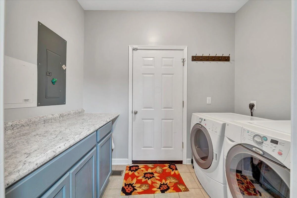1034 Joffrey DR - Photo 11