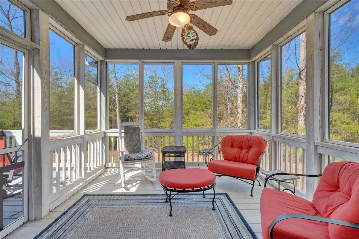 1034 Joffrey DR - Photo 3