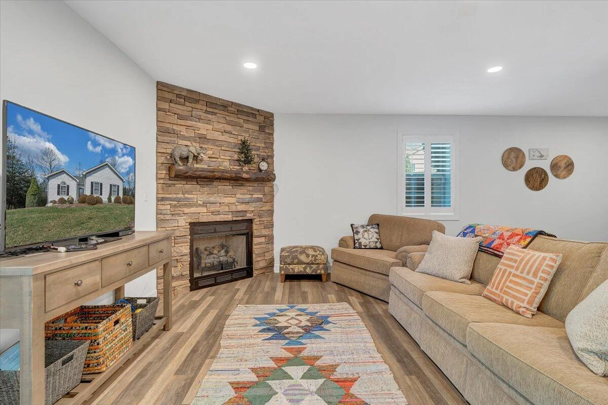 1034 Joffrey DR - Photo 24