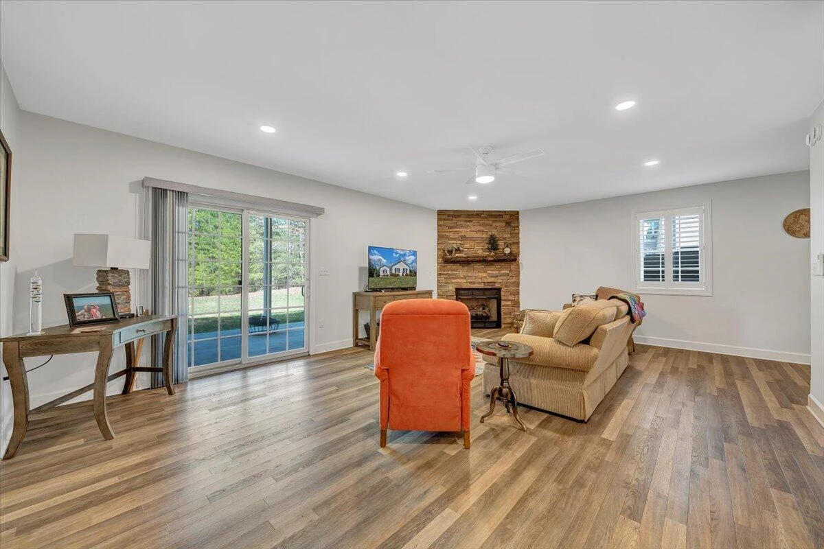 1034 Joffrey DR - Photo 25
