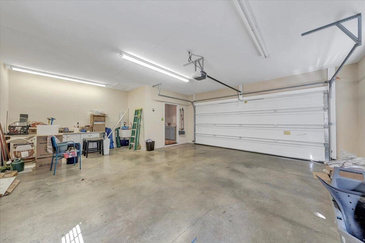 1034 Joffrey DR - Photo 33
