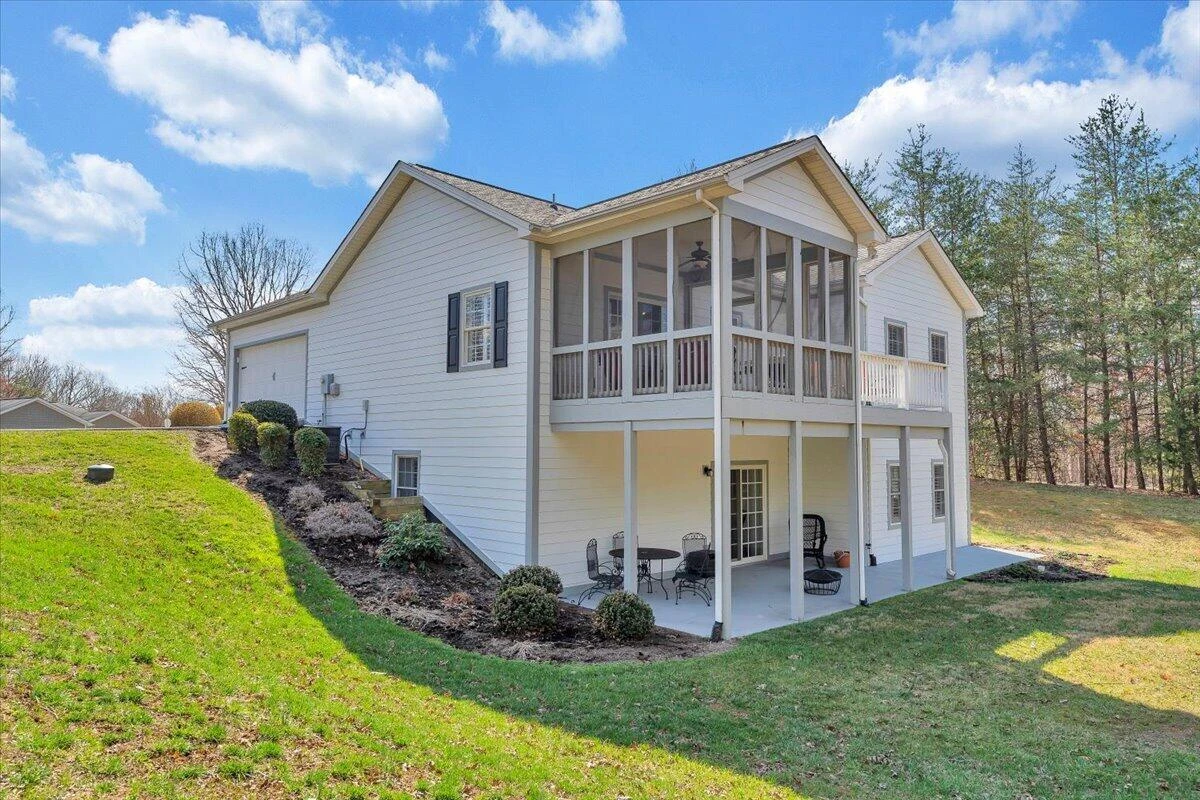 1034 Joffrey DR - Photo 36