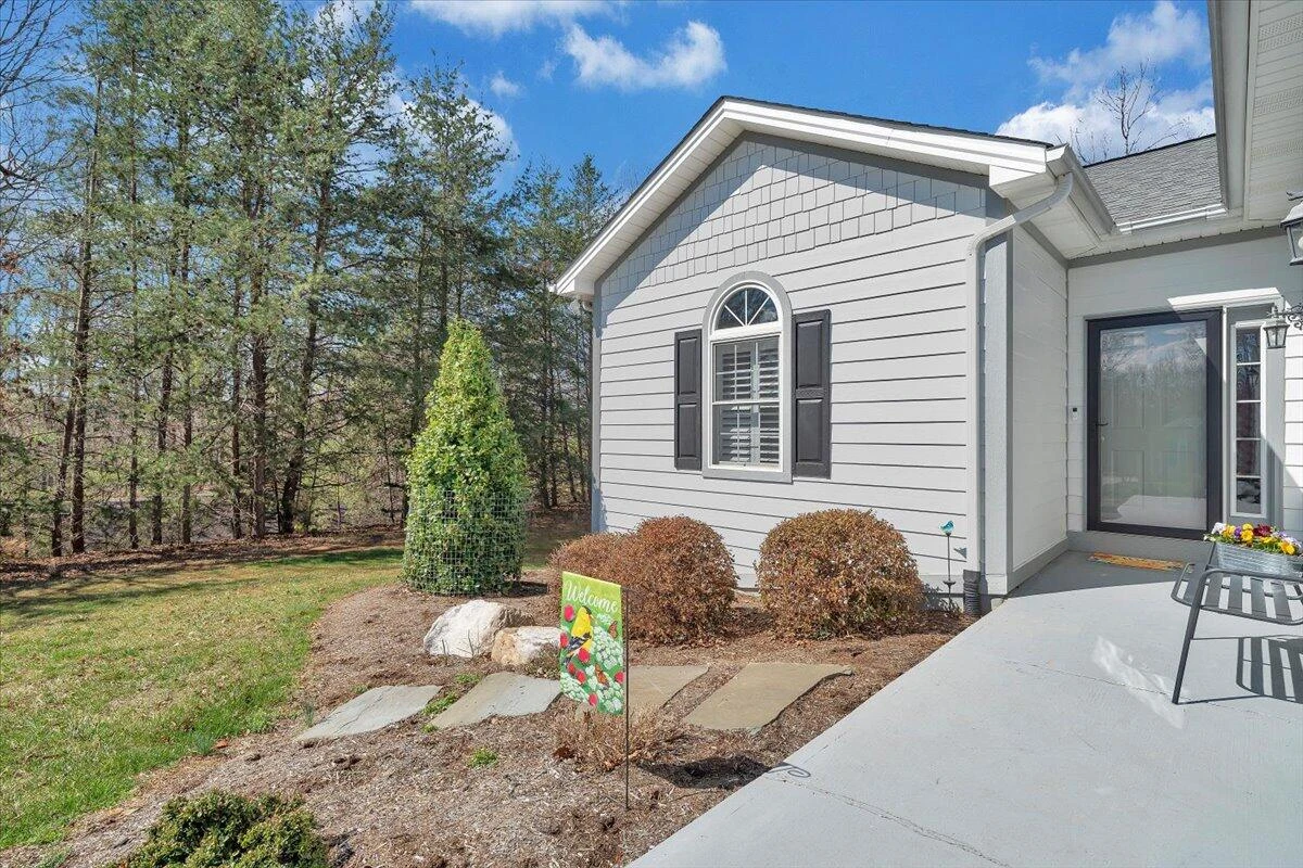 1034 Joffrey DR - Photo 5