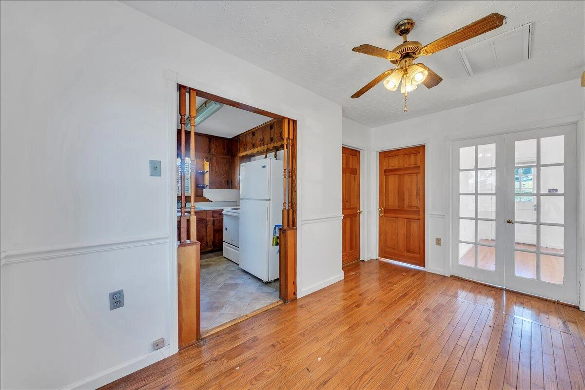 1517 5th ST - Photo 11