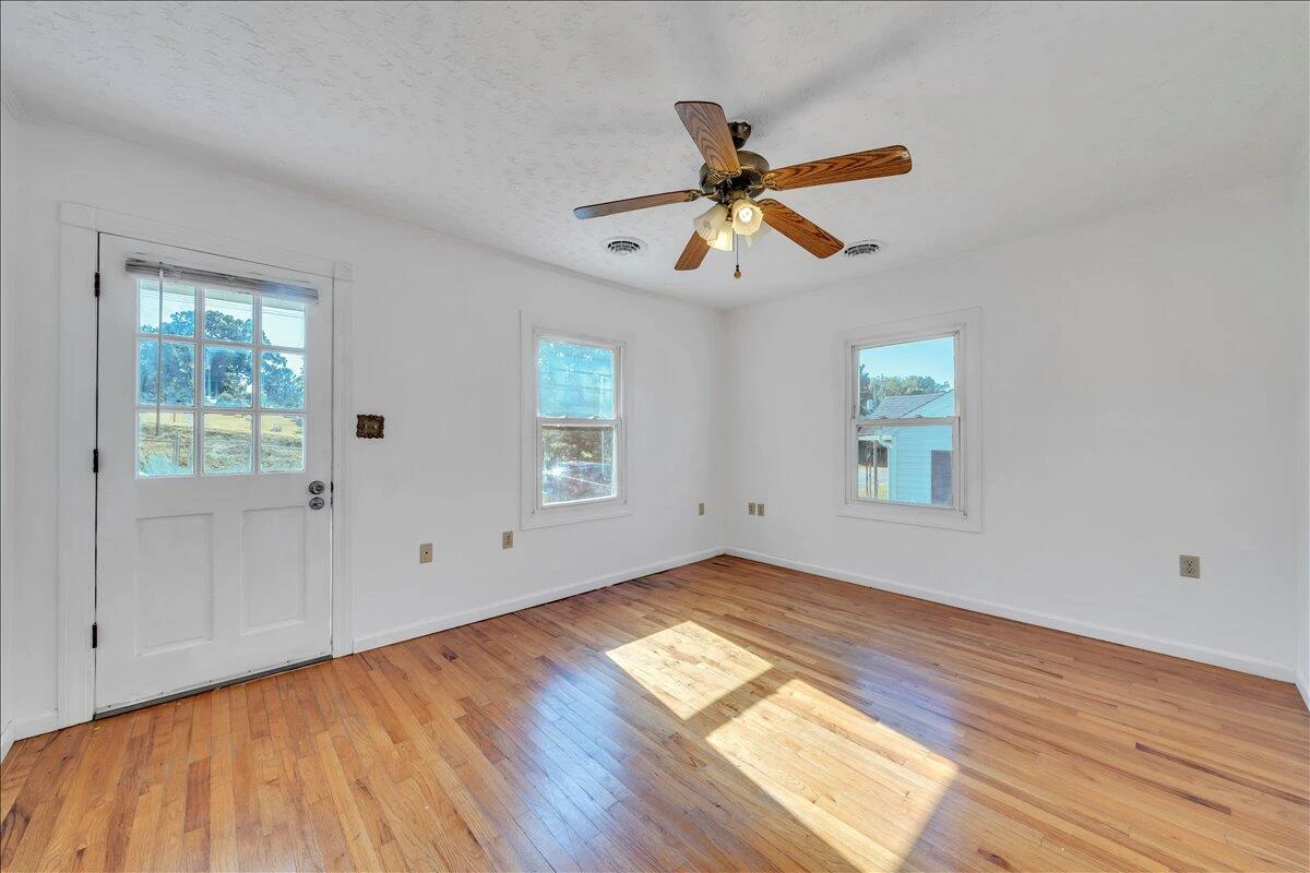 1517 5th ST - Photo 3