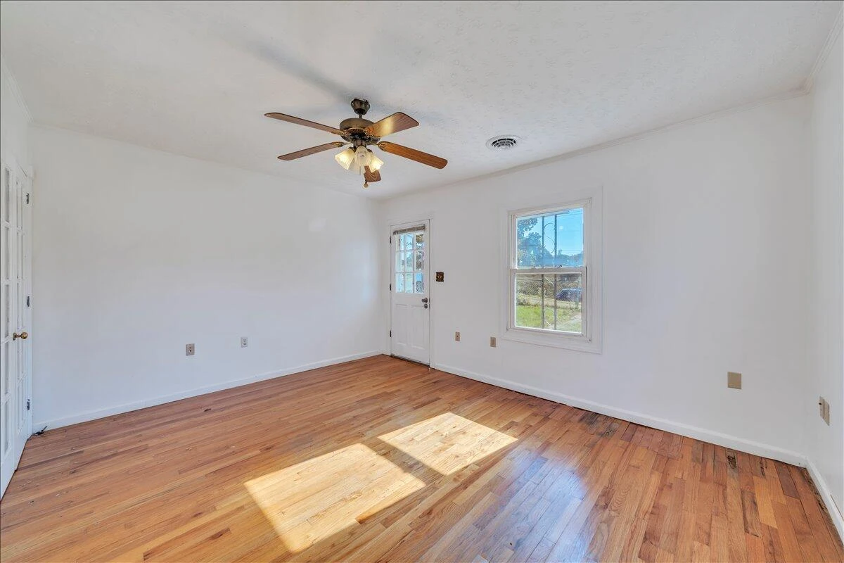 1517 5th ST - Photo 4