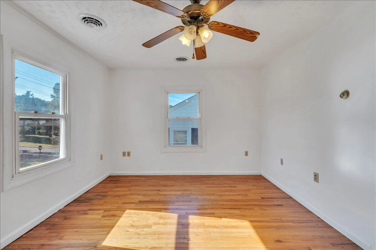 1517 5th ST - Photo 8