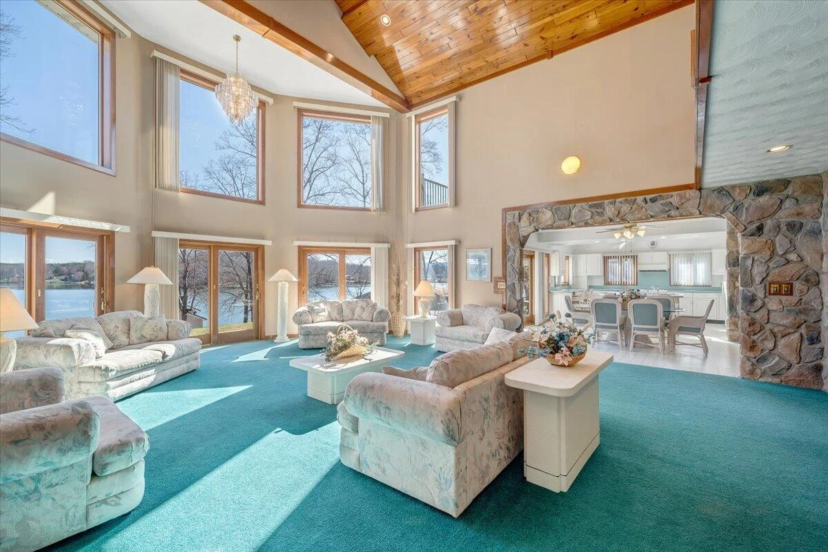 312 Spring DR - Photo 13