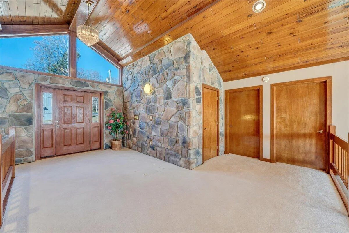 312 Spring DR - Photo 19