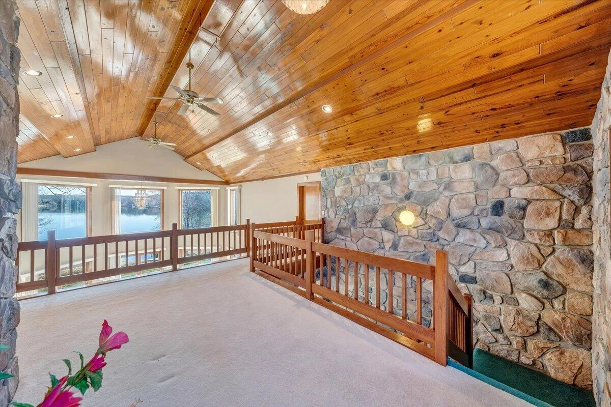 312 Spring DR - Photo 22