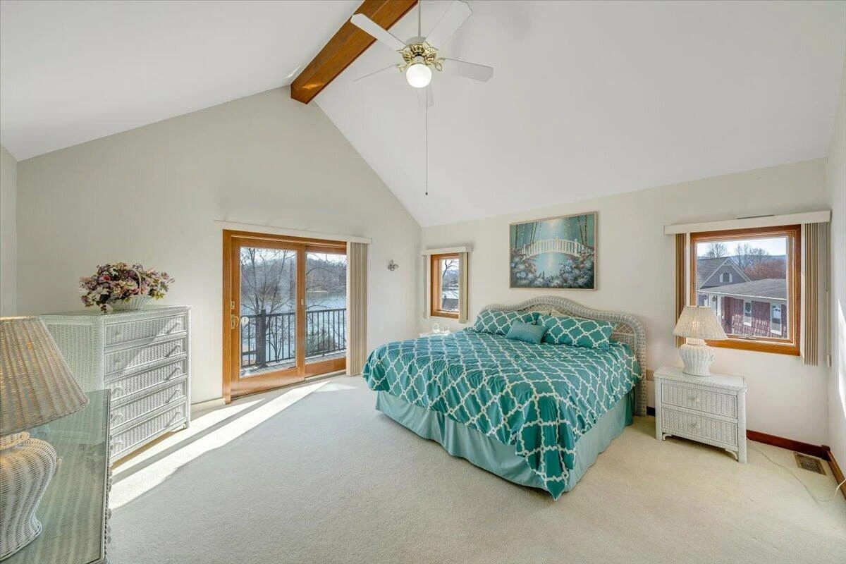 312 Spring DR - Photo 23