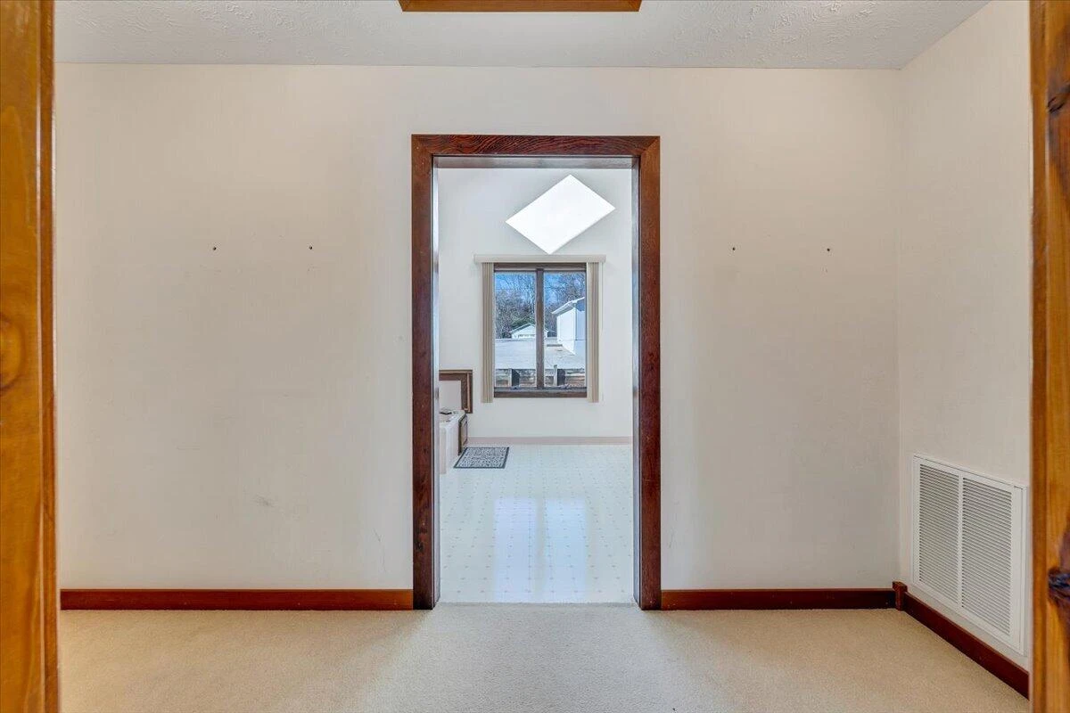 312 Spring DR - Photo 28