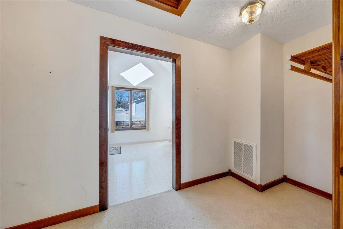 312 Spring DR - Photo 29