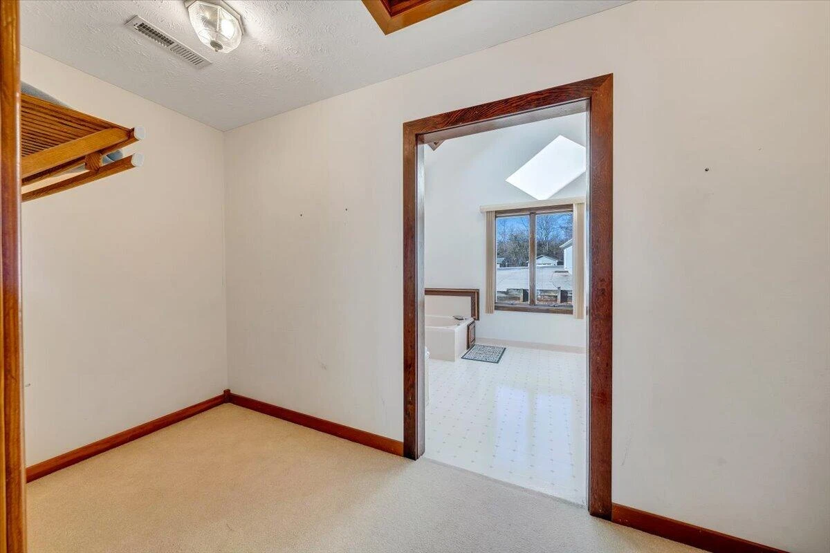 312 Spring DR - Photo 30