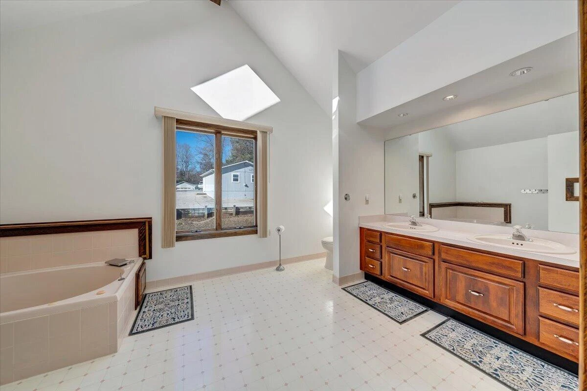 312 Spring DR - Photo 31
